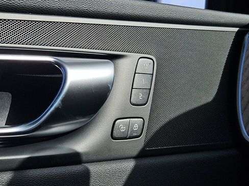 New 2026 Volvo XC60 B5 Plus w/ Protection Package Premier image 19