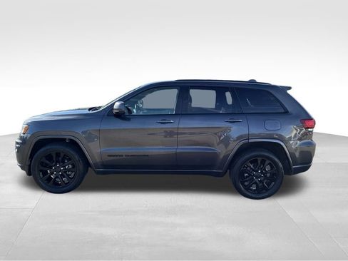 Used 2020 Jeep Grand Cherokee Altitude image 2