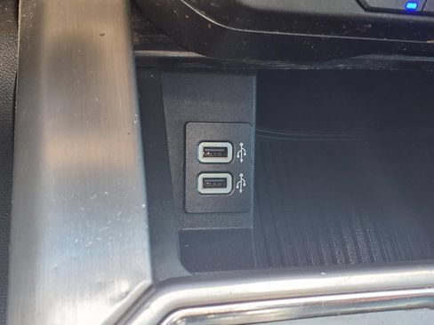 Used 2018 Ford F150 Platinum w/ Equipment Group 701A Luxury AWD/4WD image 8