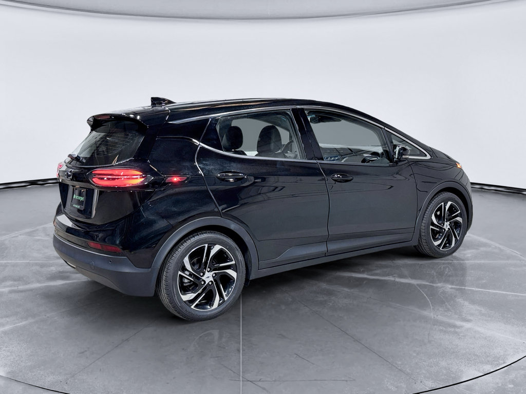 Used 2023 Chevrolet Bolt LT w/ Infotainment Package FWD image 3