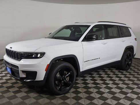 Used 2023 Jeep Grand Cherokee L Laredo AWD/4WD image 10