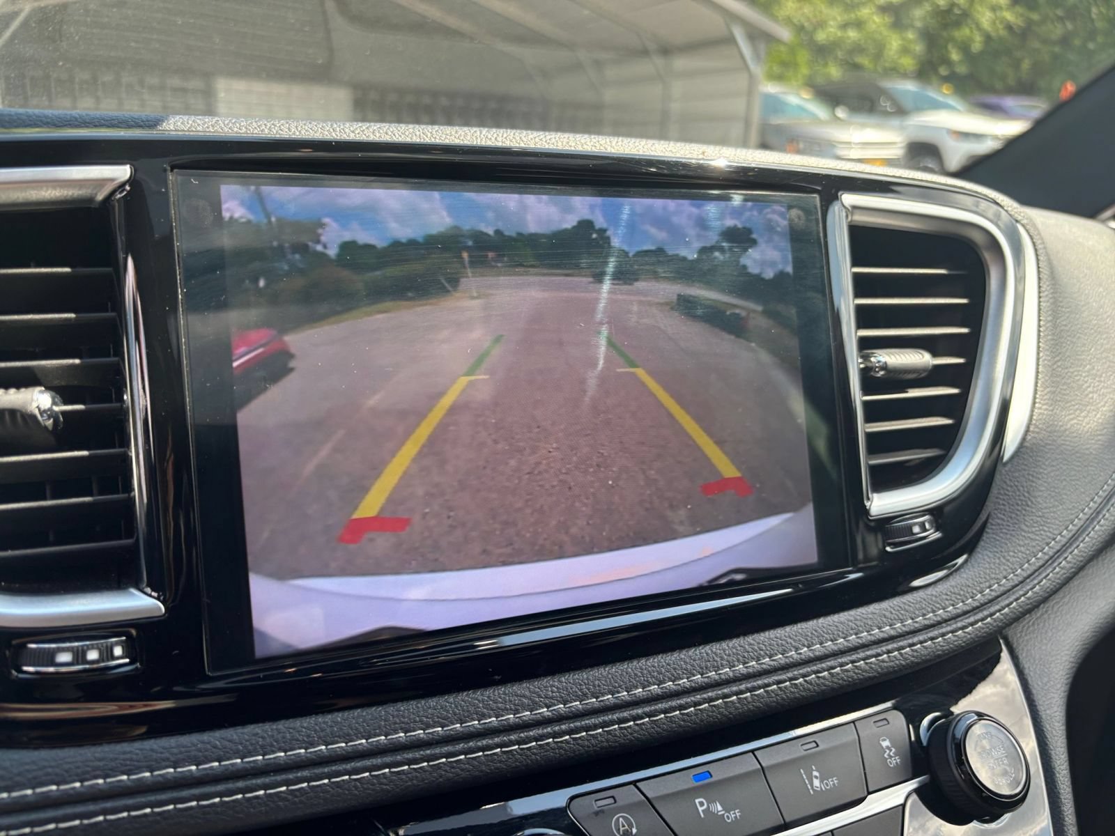 Used 2025 Chrysler Pacifica Limited FWD image 16