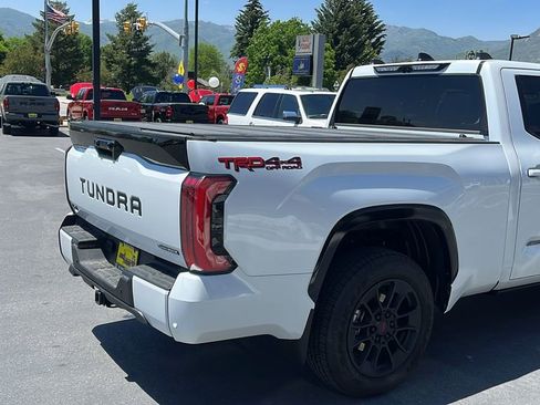 Used 2026 Toyota Tundra Platinum w/ TRD Off-Road Package AWD/4WD image 5