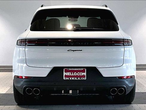 New 2026 Porsche Cayenne E-Hybrid AWD/4WD image 6