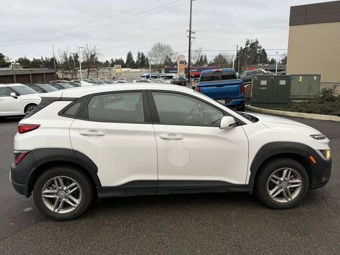 Used 2022 Hyundai Kona SE image 3
