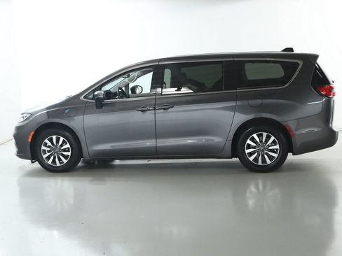 Used 2023 Chrysler Pacifica Touring-L FWD image 37