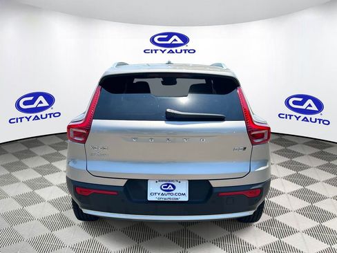 Used 2024 Volvo XC40 B5 Core AWD/4WD image 5