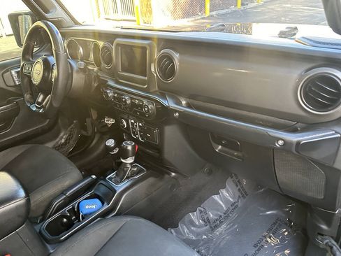 Used 2022 Jeep Gladiator Sport AWD/4WD image 18