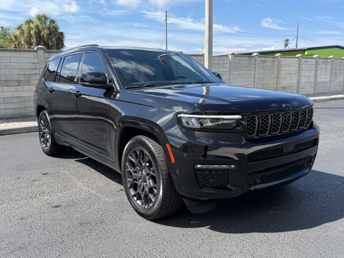 Used 2025 Jeep Grand Cherokee L Summit w/ Advanced Protech Group IV AWD/4WD image 8