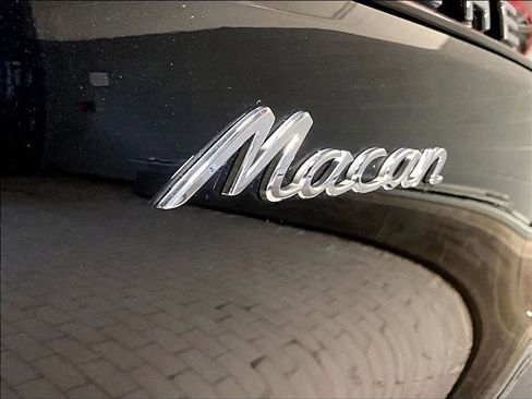 Certified 2023 Porsche Macan image 33