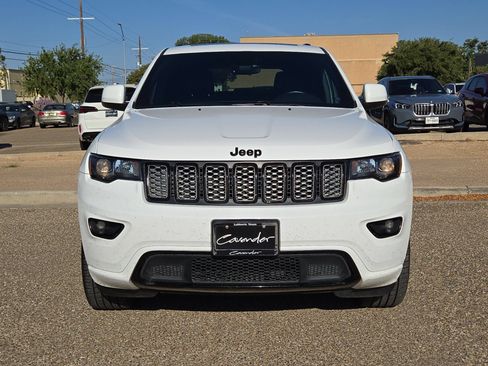 Used 2017 Jeep Grand Cherokee Altitude RWD image 10