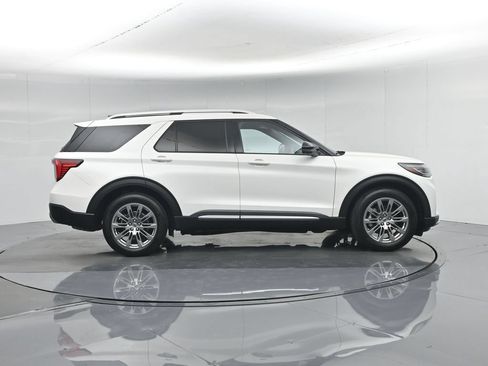 Used 2025 Ford Explorer Platinum RWD image 30