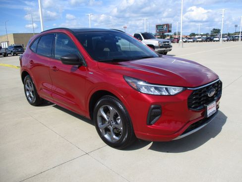 Used 2024 Ford Escape ST-Line w/ Tech Pack #1 AWD/4WD image 9