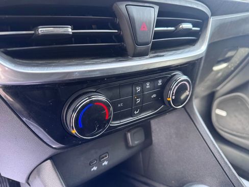 Used 2024 Buick Encore GX Sport Touring w/ Experience Buick Package image 19