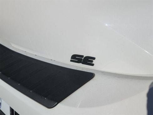 Used 2022 Toyota Corolla SE w/ Carpet Mat Package (TMS) image 11