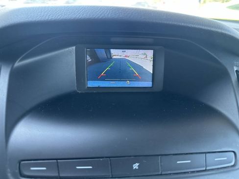 Used 2018 Ford Focus SE w/ SE Appearance Package FWD image 11