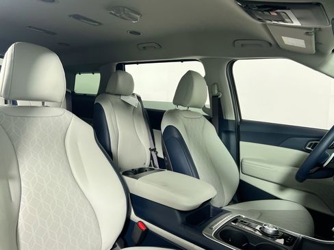 New 2026 Kia Carnival EX FWD image 30
