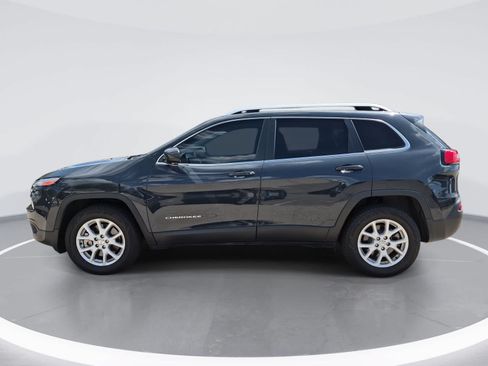 Used 2018 Jeep Cherokee Latitude Plus AWD/4WD image 5