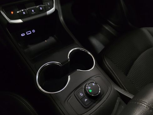 Used 2024 GMC Terrain SLE image 26