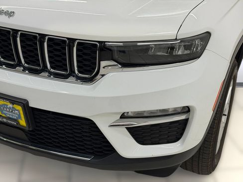 Used 2023 Jeep Grand Cherokee Limited AWD/4WD image 10