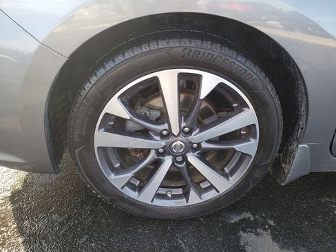 Used 2016 Nissan Altima 2.5 SR w/ LED Appearance Package image 25