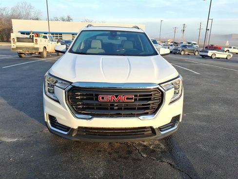 Used 2022 GMC Terrain SLE w/ Driver Convenience Package image 2