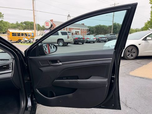Used 2018 Hyundai Elantra SEL FWD image 25