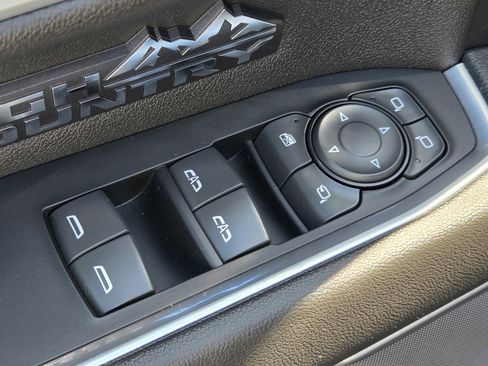 Used 2022 Chevrolet Silverado 1500 High Country w/ High Country Premium Package AWD/4WD image 17