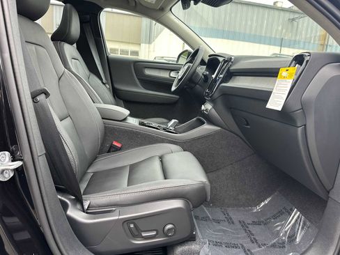 Used 2025 Volvo XC40 B5 Plus w/ Protection Package Premier AWD/4WD image 10