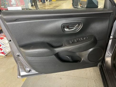 Used 2024 Honda HR-V LX image 11