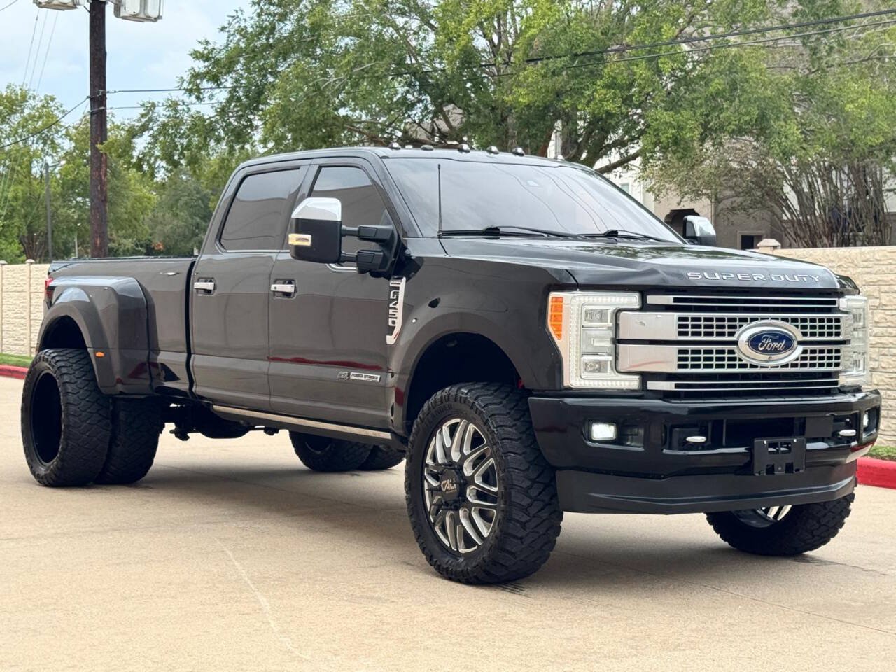 Used 2017 Ford F350 Platinum w/ Platinum Ultimate Package AWD/4WD image 7