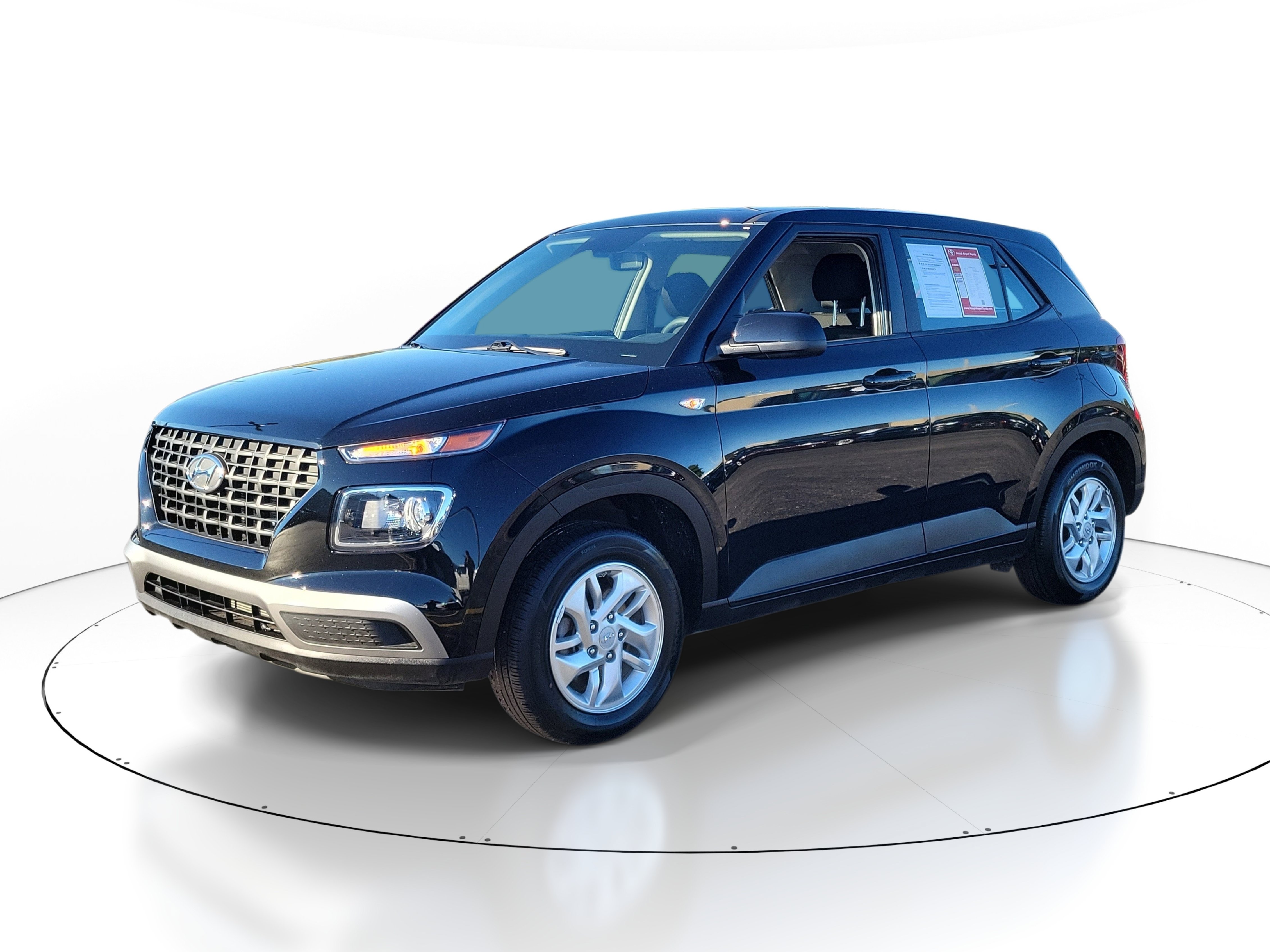 Used 2025 Hyundai Venue SE FWD image 2