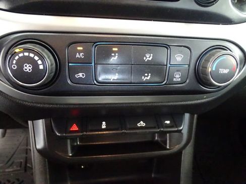 Used 2022 Chevrolet Colorado LT w/ LT Convenience Package AWD/4WD image 10