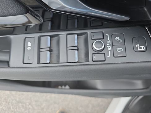 Used 2020 Land Rover Range Rover Evoque SE image 27