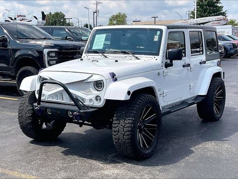 Used 2015 Jeep Wrangler Unlimited Sahara w/ Connectivity Group AWD/4WD image 11