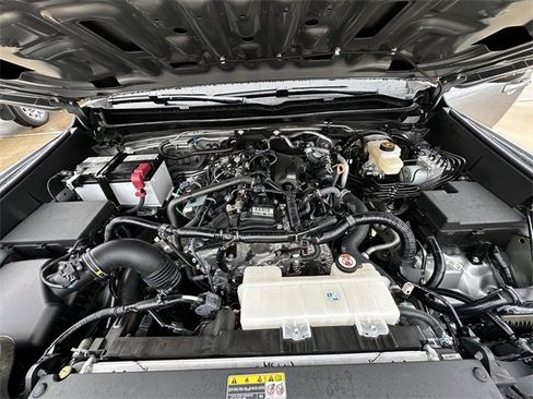 Certified 2025 Toyota Tacoma SR5 image 29