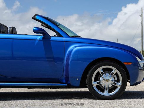 Used 2006 Chevrolet SSR w/ Preferred Equipment Group RWD image 11