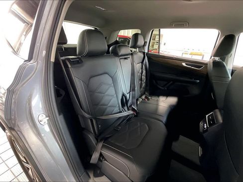 Used 2026 Volkswagen Atlas SE AWD/4WD image 16