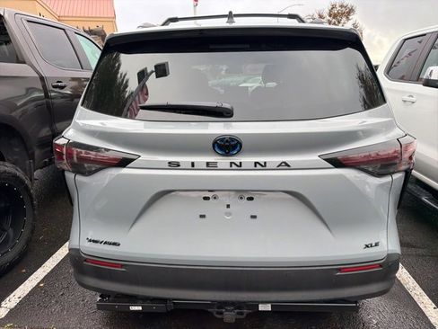 Certified 2025 Toyota Sienna XLE Woodland Edition image 7