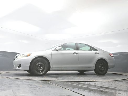 Used 2011 Toyota Camry image 26