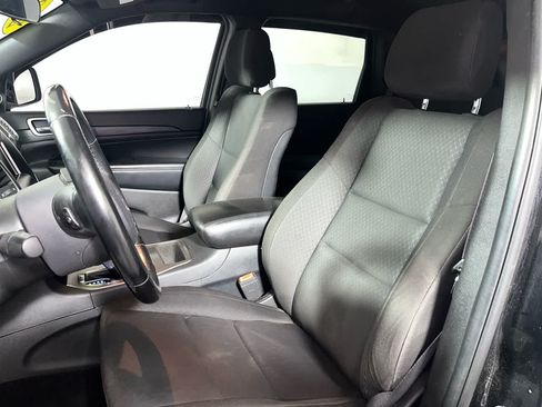 Used 2020 Jeep Grand Cherokee Laredo AWD/4WD image 15