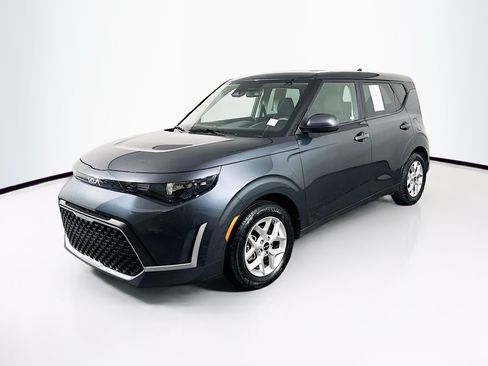 Used 2025 Kia Soul LX w/ LX Technology Package FWD image 3