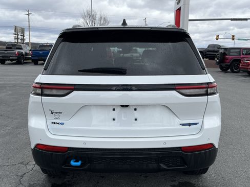 Used 2023 Jeep Grand Cherokee Trailhawk AWD/4WD image 3