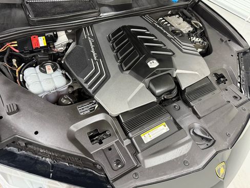 Used 2021 Lamborghini Urus image 73