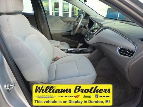 Used 2018 Chevrolet Malibu LT image 27