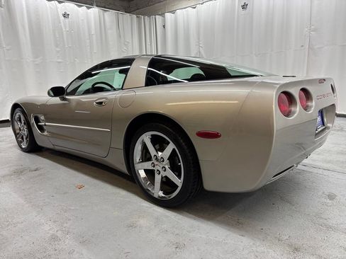 Used 2001 Chevrolet Corvette Coupe w/ Preferred Equipment Group1 image 3