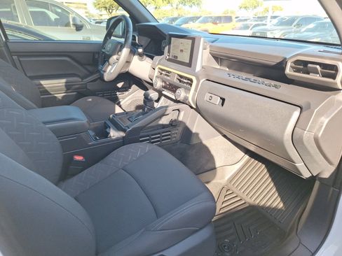 Used 2024 Toyota Tacoma SR image 31