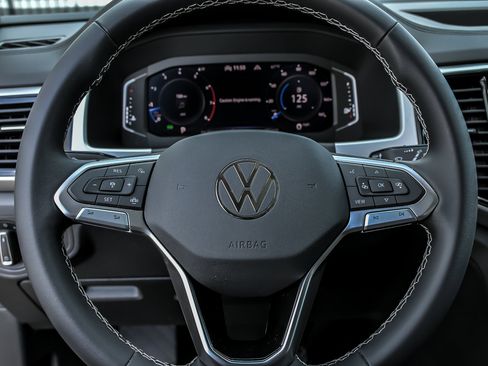 Used 2023 Volkswagen Atlas SE w/ Panoramic Sunroof Package AWD/4WD image 39