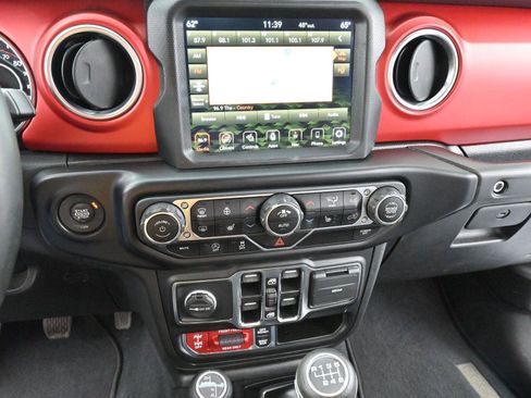 Used 2022 Jeep Wrangler Unlimited Rubicon w/ Cold Weather Group image 20