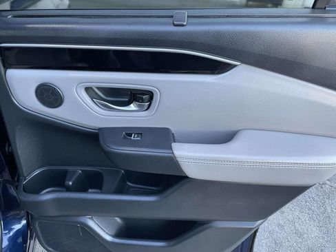 Used 2025 Honda Pilot EX-L image 43